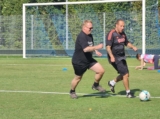 Laatste training S.K.N.W.K. JO8-1 (partijtje tegen de ouders) van maandag 2 juni 2025 (36/123)